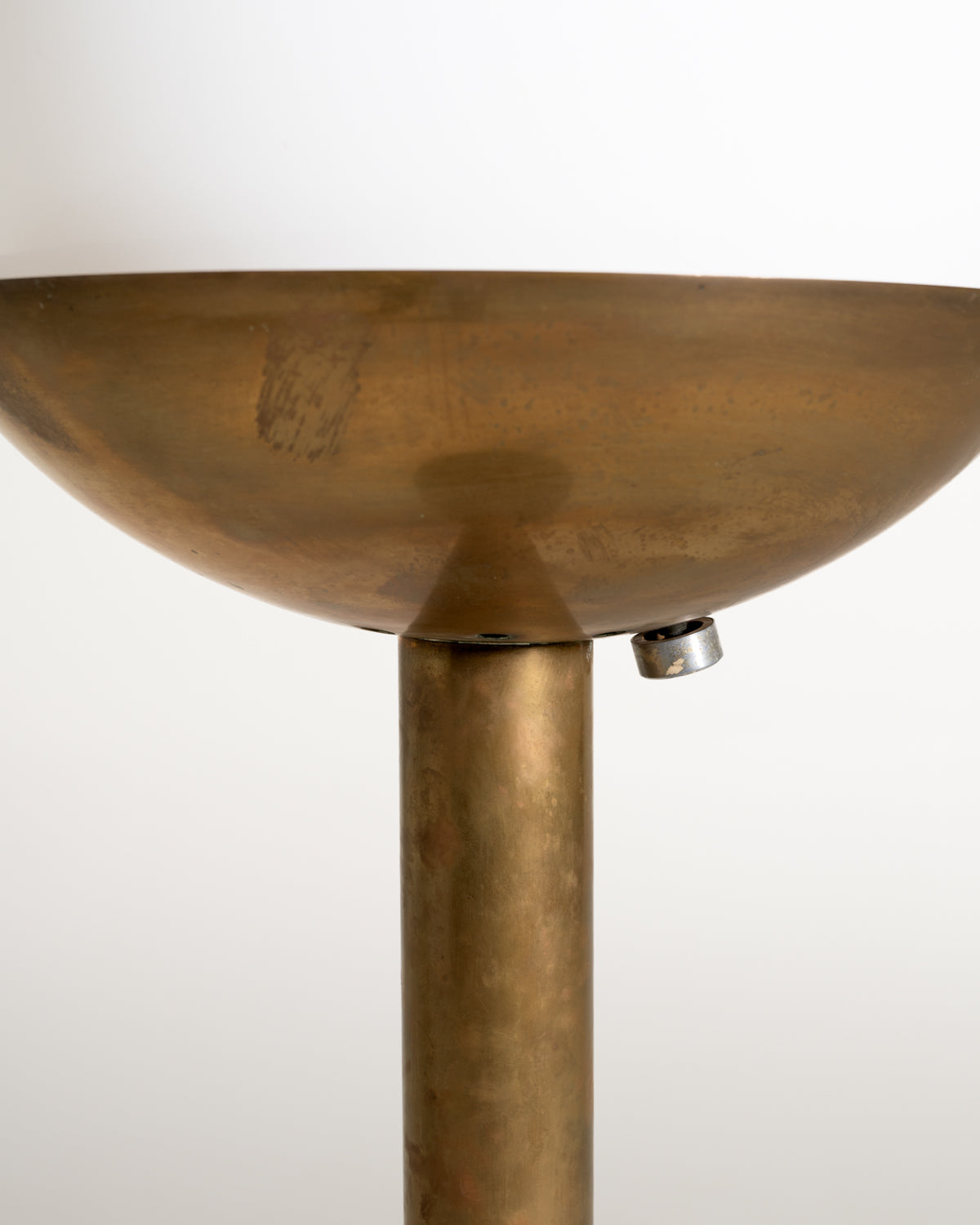 Lampada da terra italiana in ottone, anni ’60