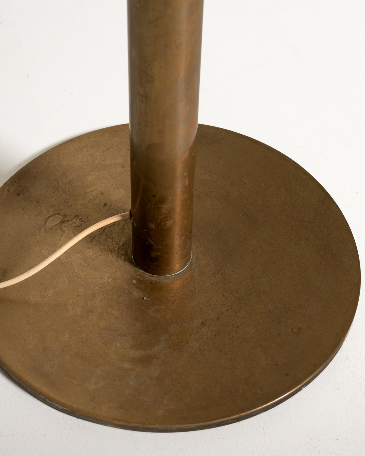 Lampada da terra italiana in ottone, anni ’60