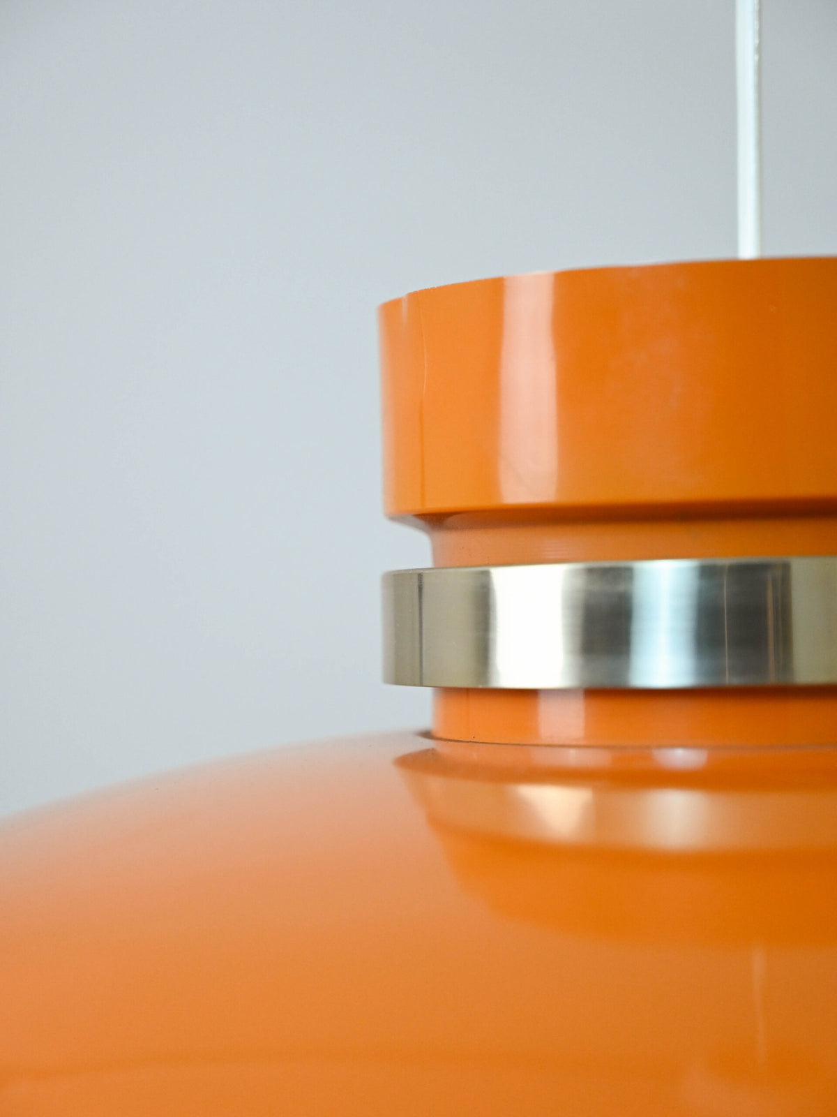 Lampada a sospensione scandinava anni ’60 in plastica arancio