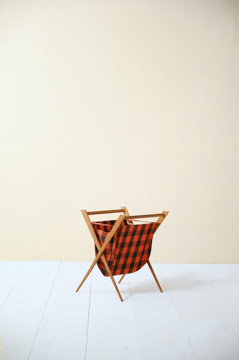 Portariviste-vintage-in-teak-degli-anni-’50