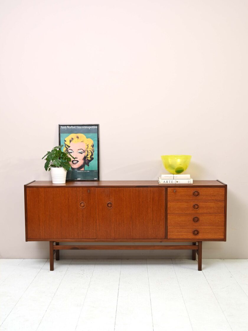 Sideboard-scandinavo-anni-‘60-con-cassetti-laterali