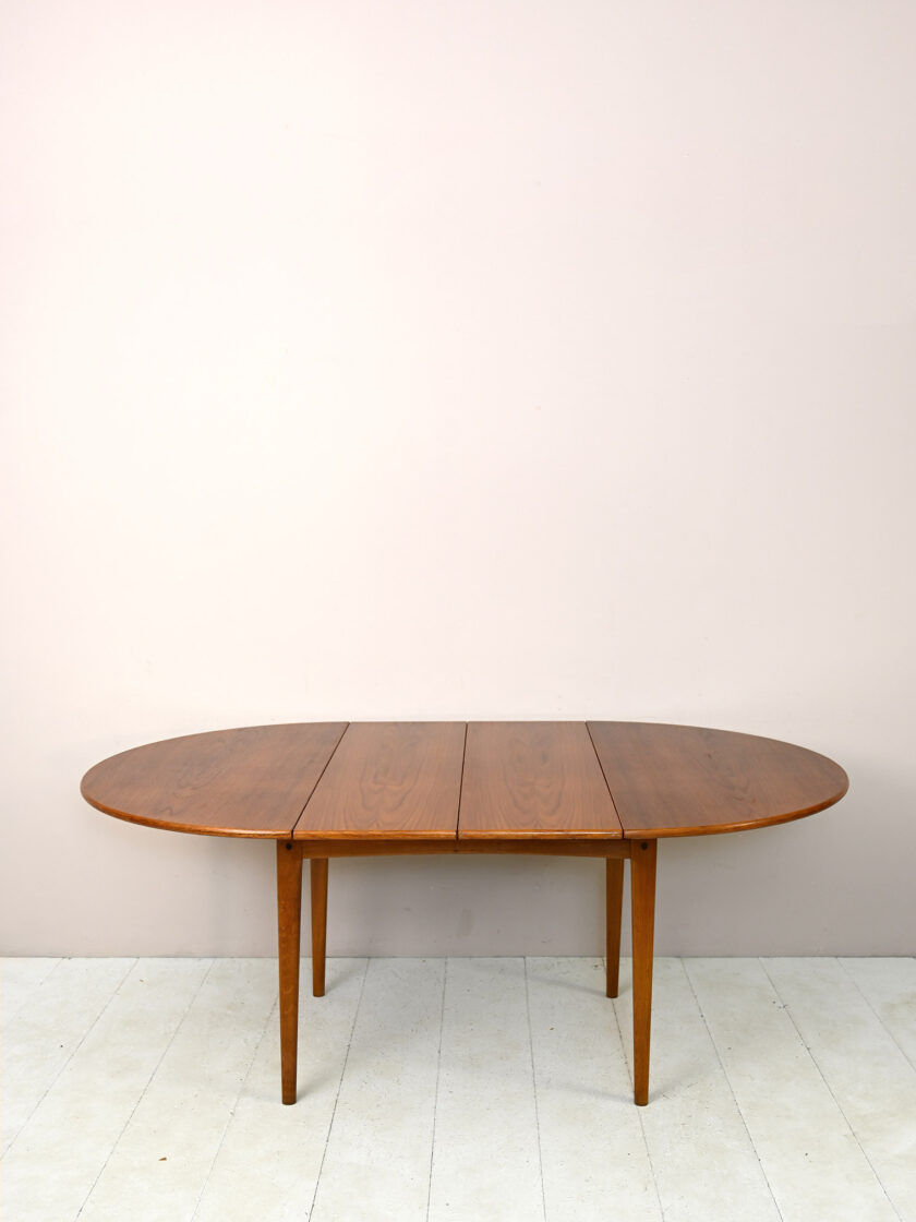 Tavolo-vintage-in-teak-con-due-allunghe