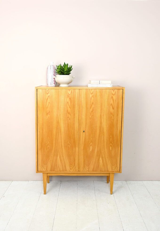 Mobile-credenza-vintage-con-doppia-anta