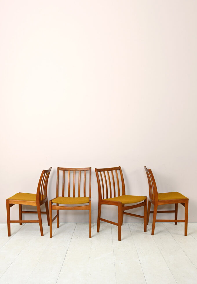 Sedie-scandinave-in-teak-con-seduta-imbottita