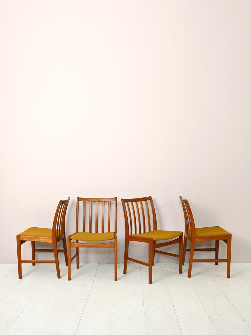 Sedie-scandinave-in-teak-con-seduta-imbottita