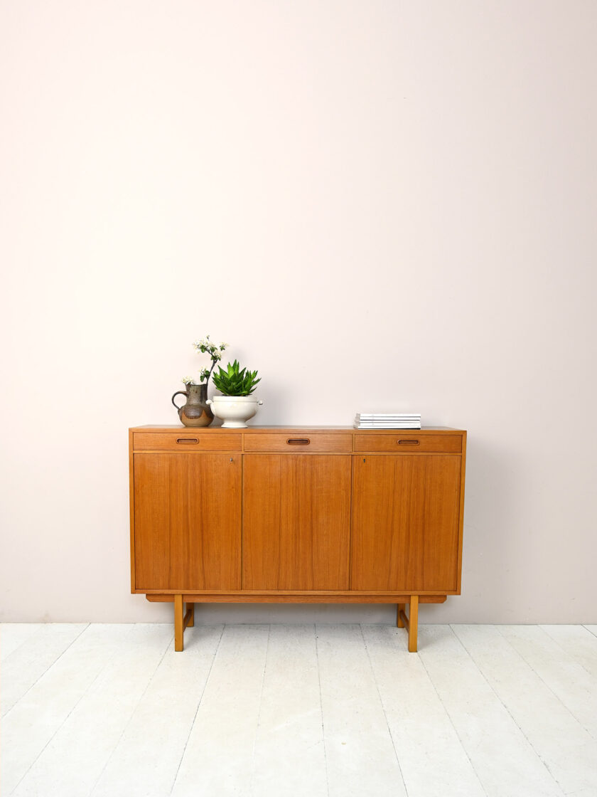 Highboard-in-teak-con-tre-ante