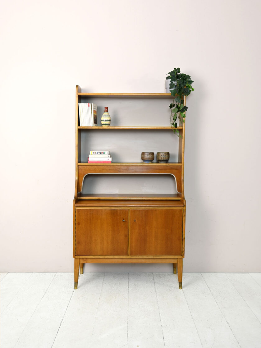 Libreria vintage con piano estraibile