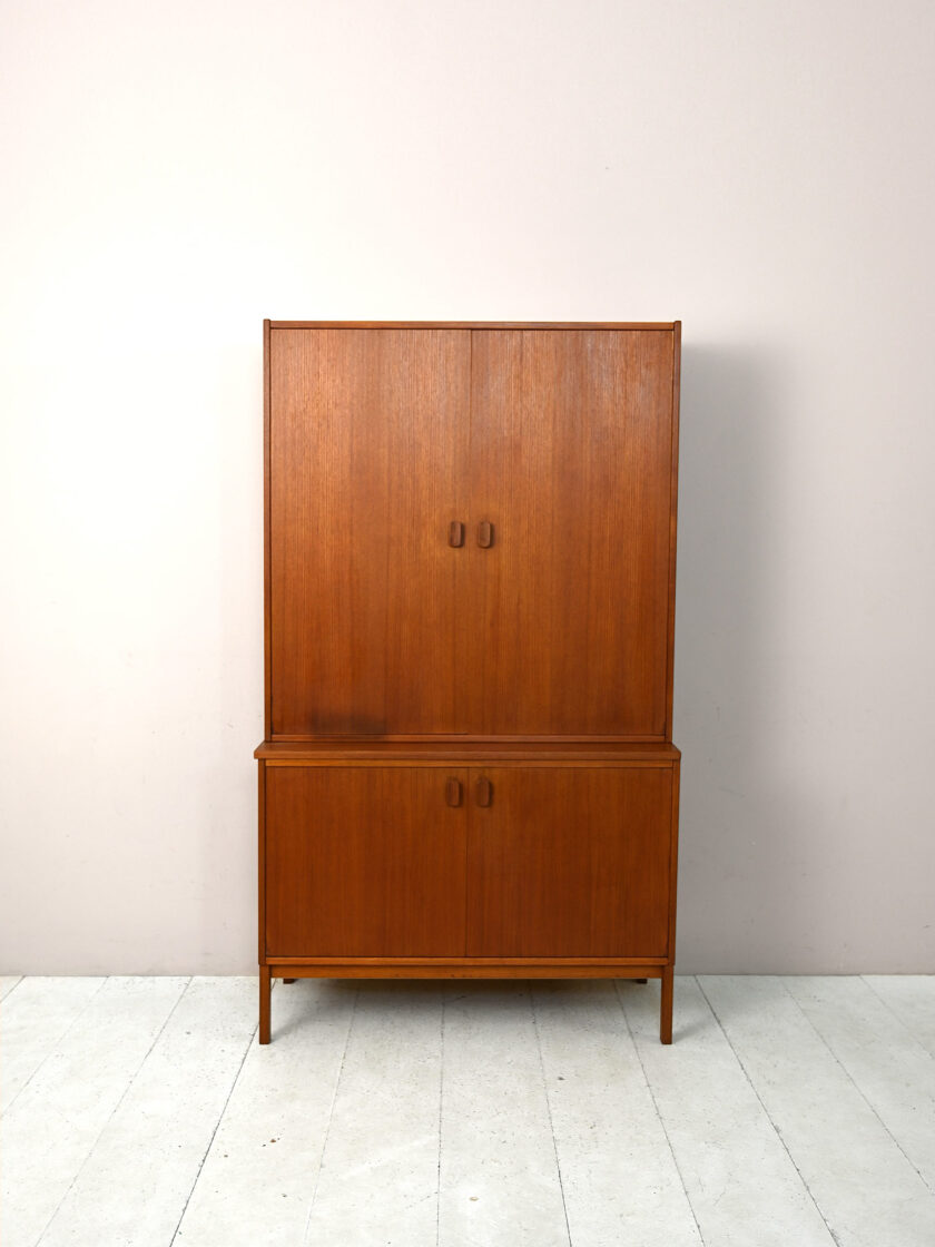 Credenza vintage in teak con ante a battente