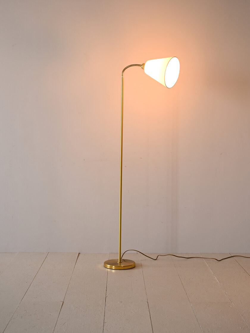 Lampada-da-terra-oro-vintage-scandinava