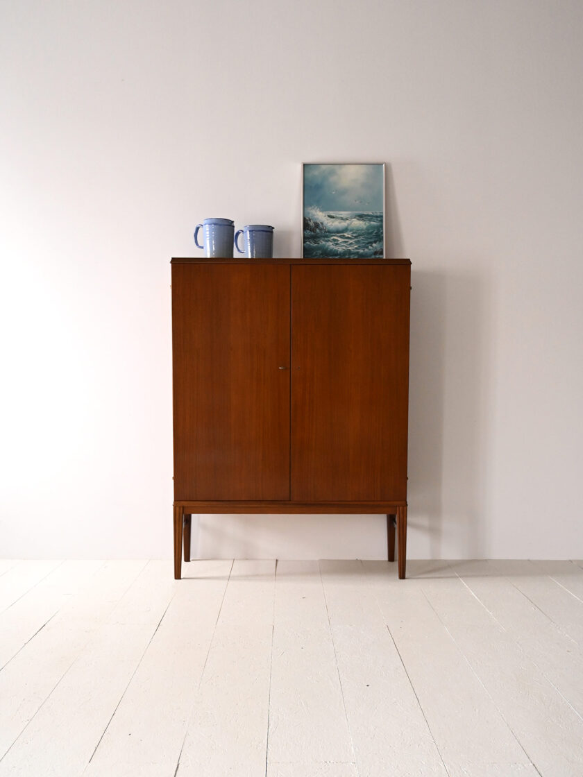 Cabinet in mogano con cassetti