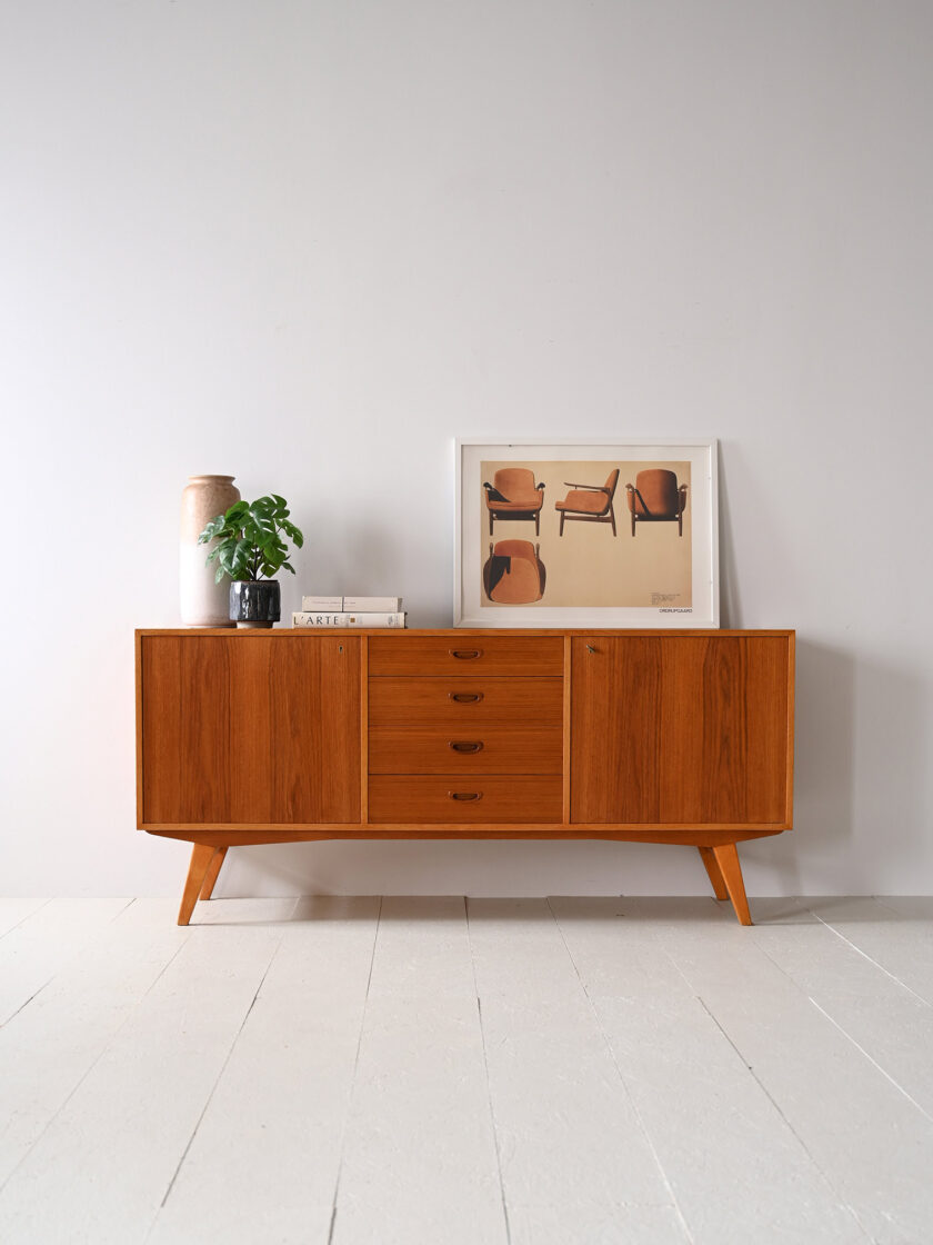 Sideboard scandinavo con cassetti ventrali