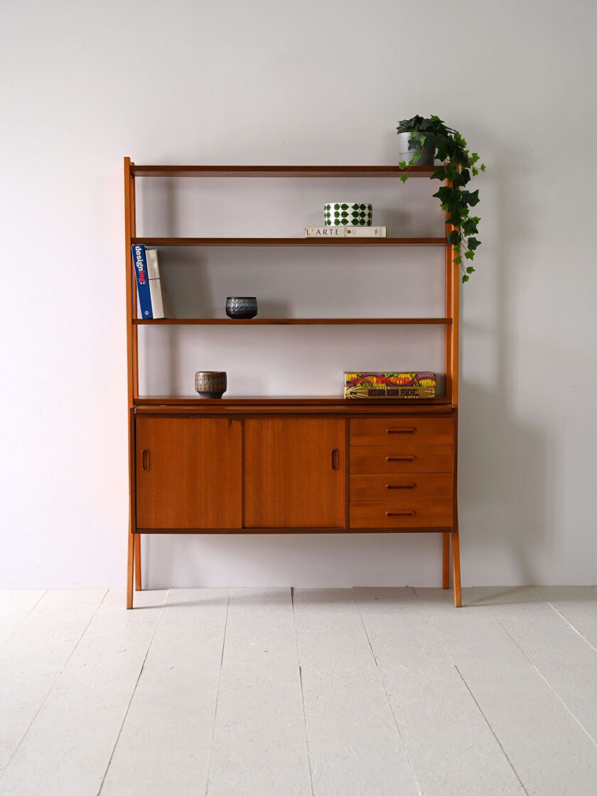 Libreria-scandinava-con-sideboard