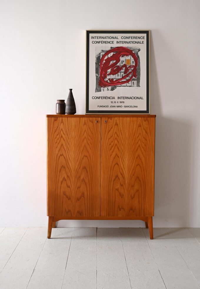 Cabinet-nordico-vintage-con-serratura