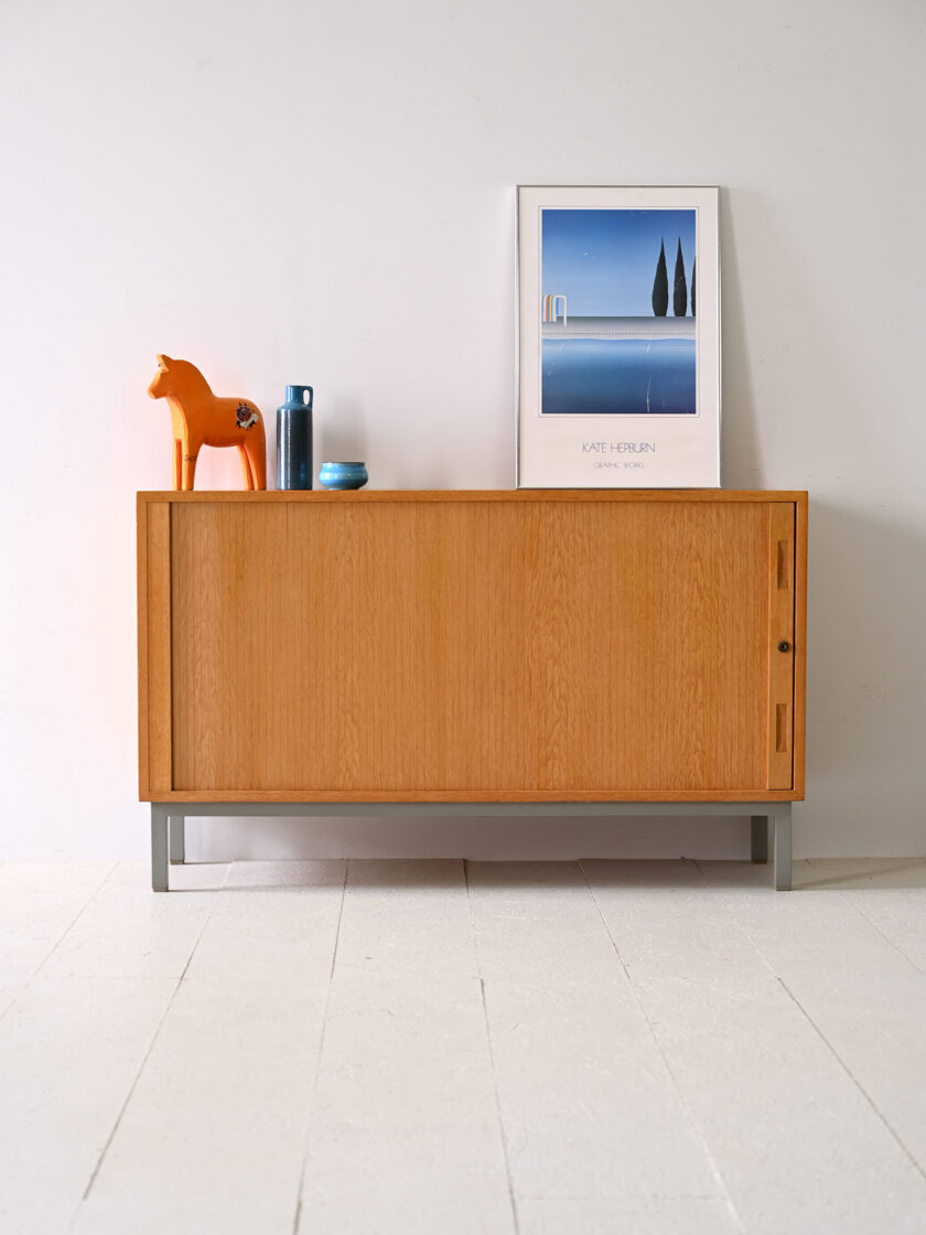 Sideboard ‘da ufficio’ con anta a scomparsa