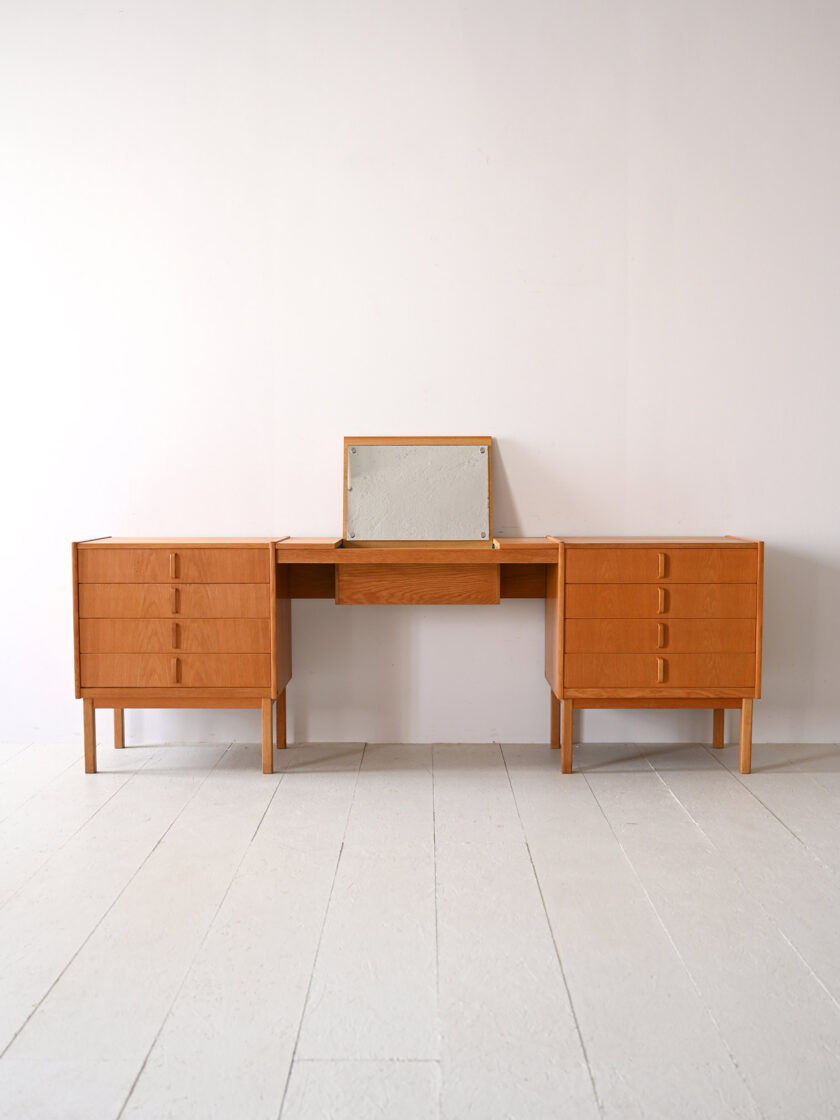 Vintage oak desk with drawers