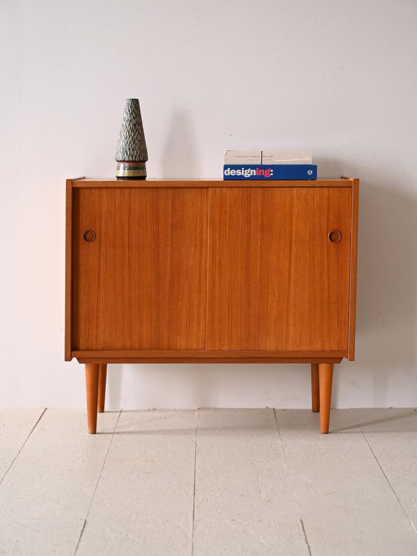 Mobile-vintage-in-teak-con-ante-scorrevoli