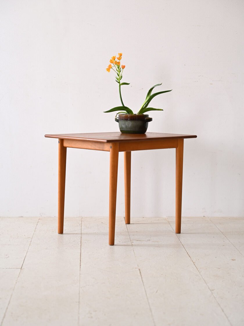 Tavolino-vintage-in-teak