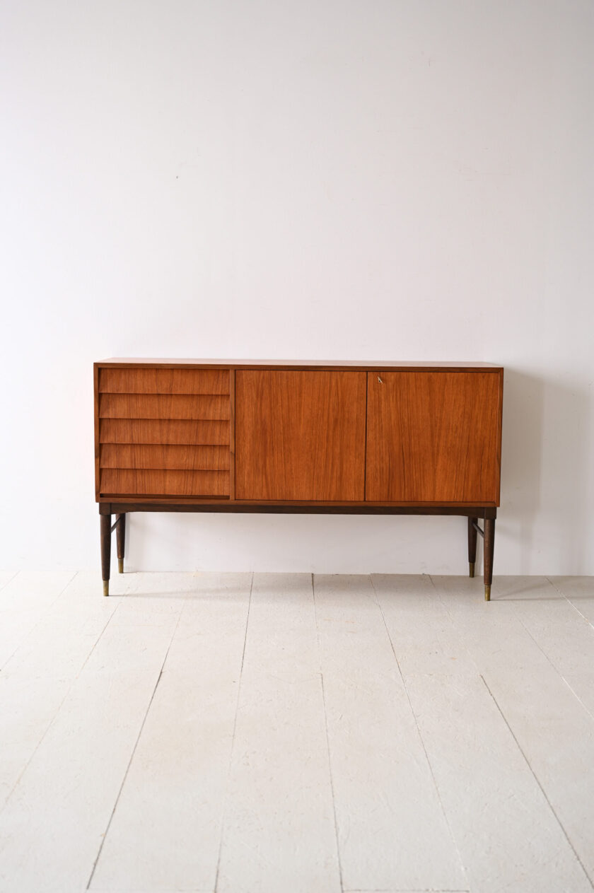 Sideboard-con-doppia-anta-e-cassetti-sporgenti