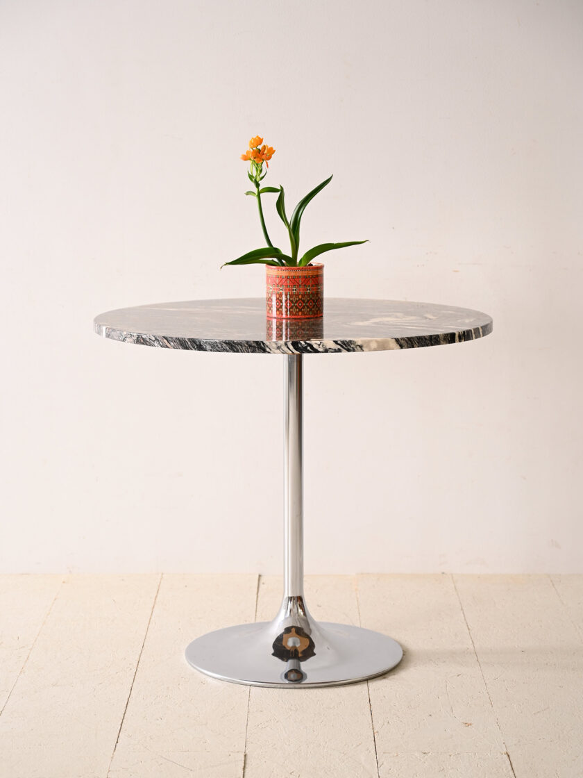 Round Scandinavian marble table