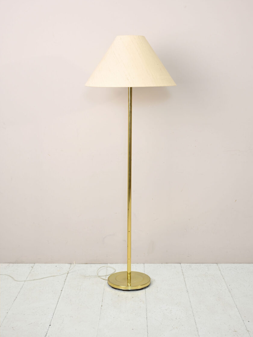 Lampada-da-terra-vintage-con-base-oro