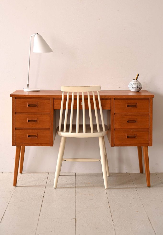 Scrivania vintage in teak-a