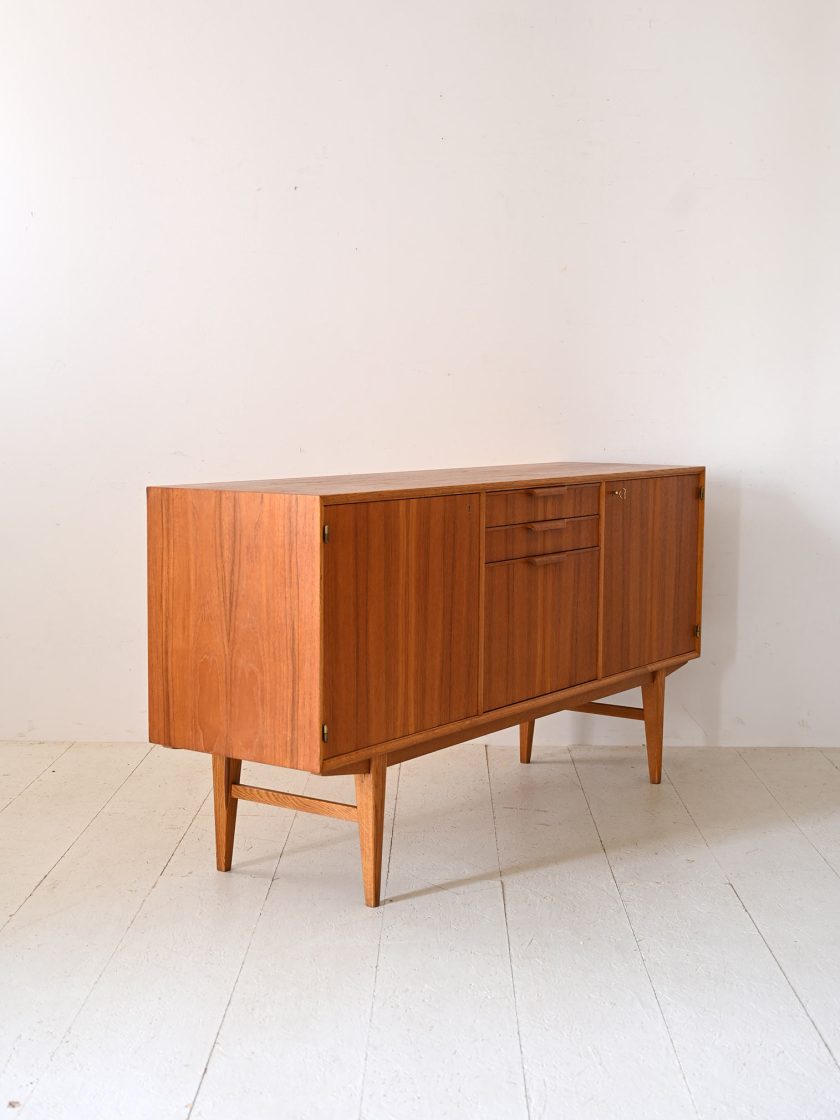 Sideboard vintage con cassetti centrali-d