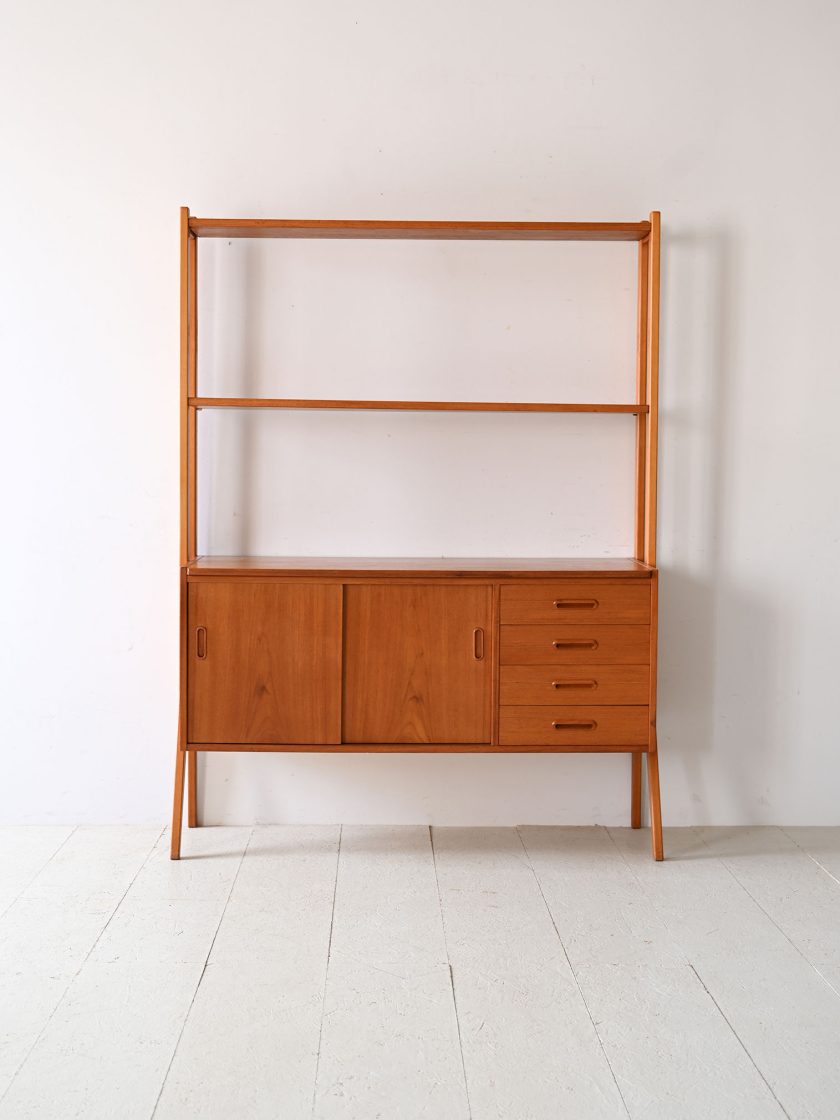 Credenza vintage con scaffalature-b