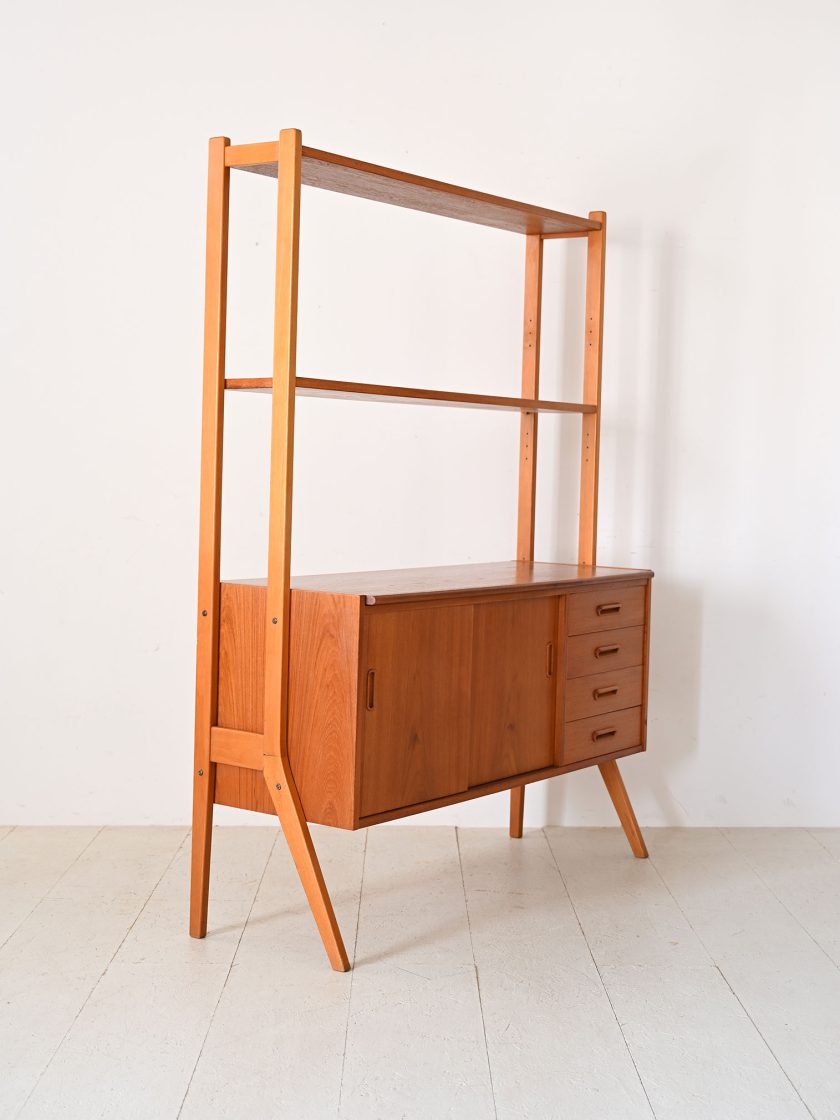 Credenza vintage con scaffalature-e