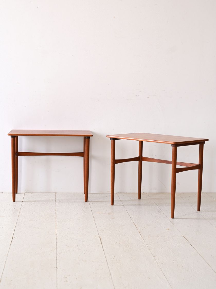 Coppia di tavolini scandinavi in teak-b