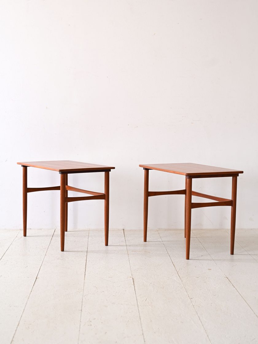 Coppia di tavolini scandinavi in teak-c