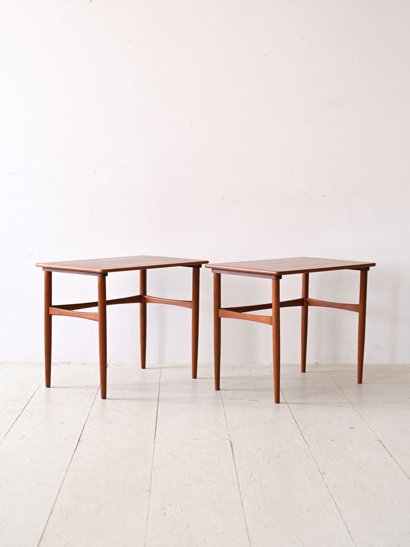 Coppia di tavolini scandinavi in teak-d