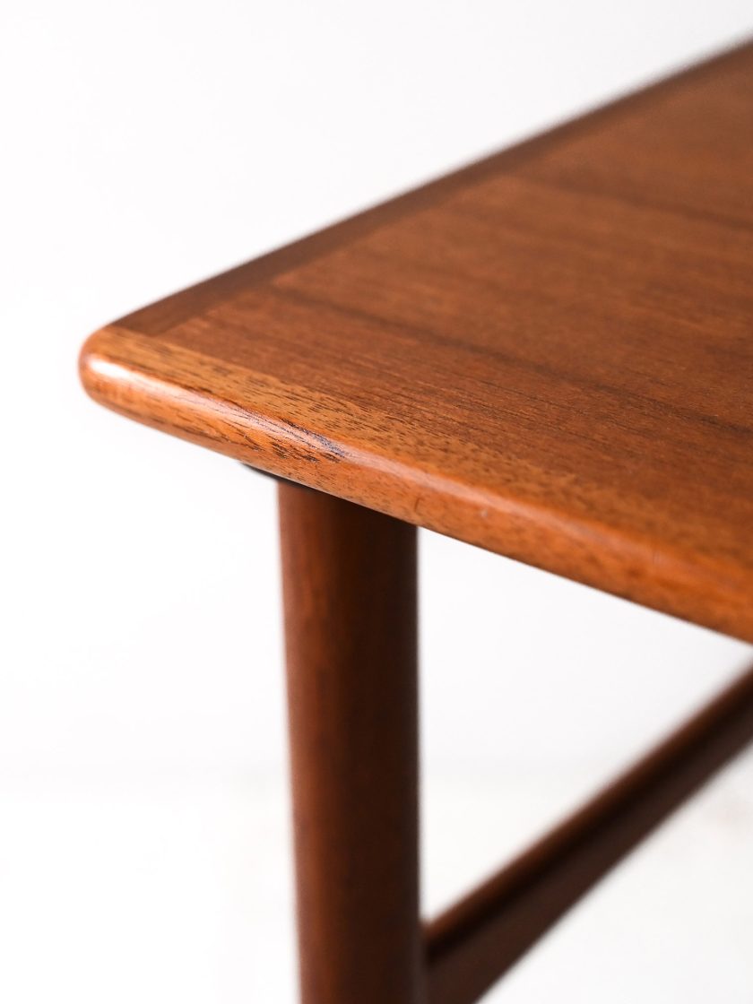 Coppia di tavolini scandinavi in teak-f