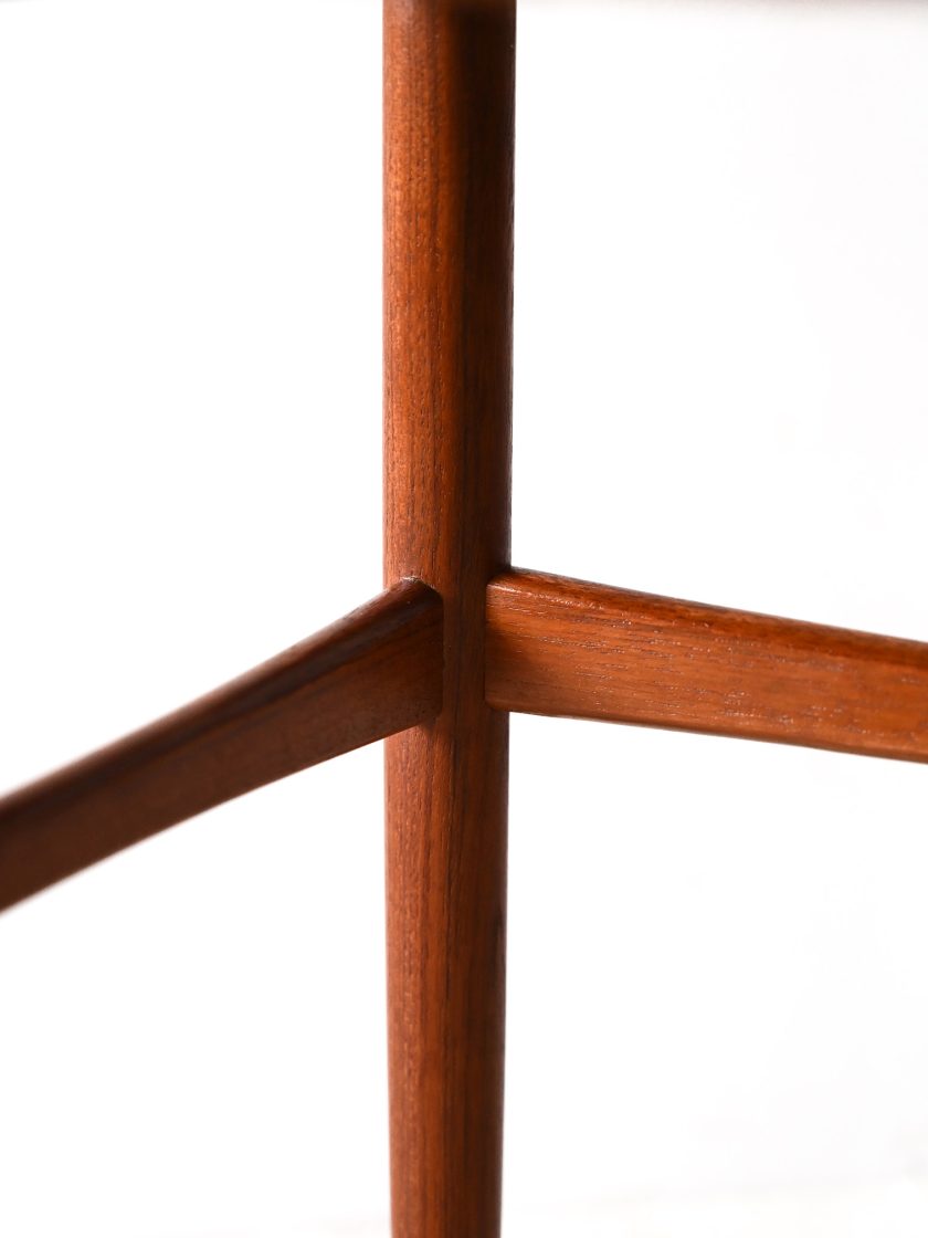 Coppia di tavolini scandinavi in teak-g