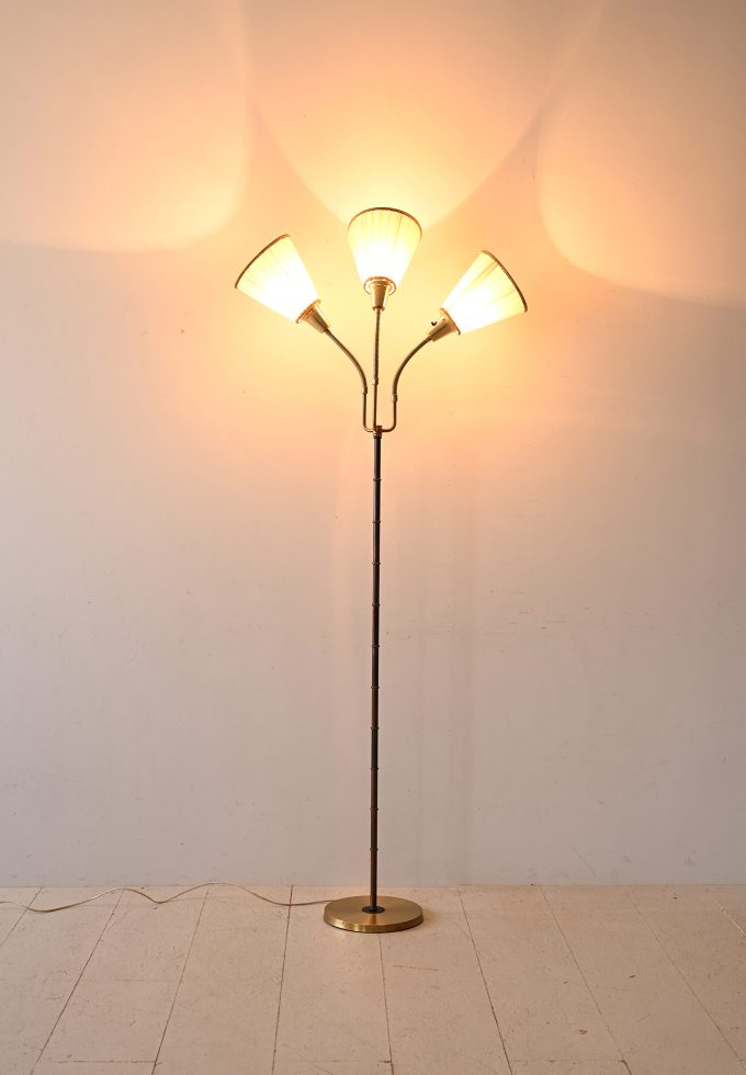 Lampada scandinava con tre punti luce-b