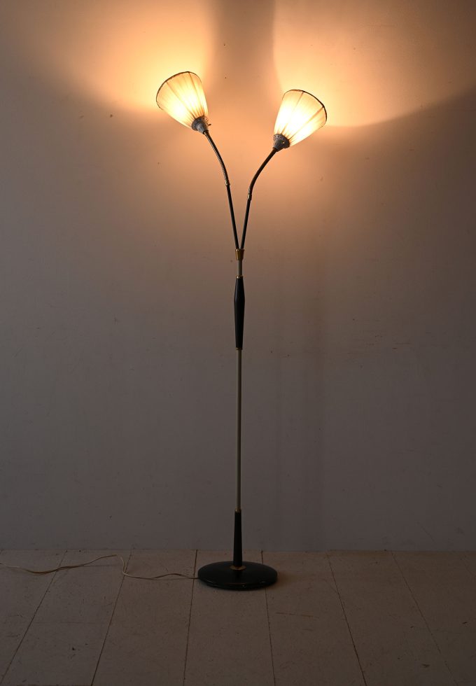 Lampada scandinava con due punti luce-b