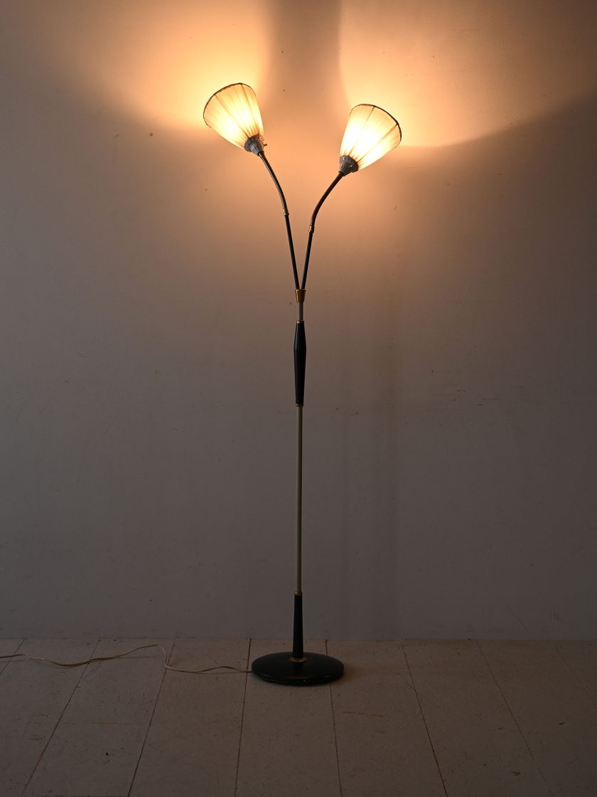 Lampada scandinava con due punti luce-b