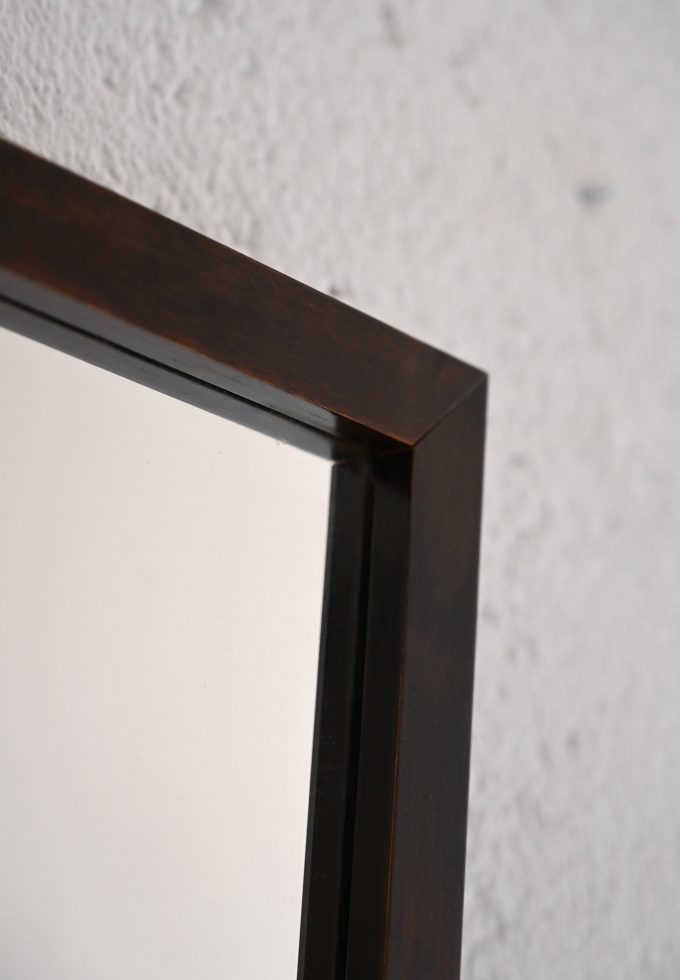 Specchio scandinavo con cornice in legno-b