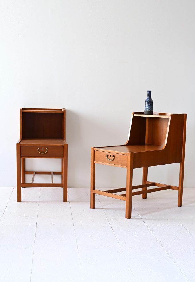 Comodini scandinavi anni '60 con piano doppio-a