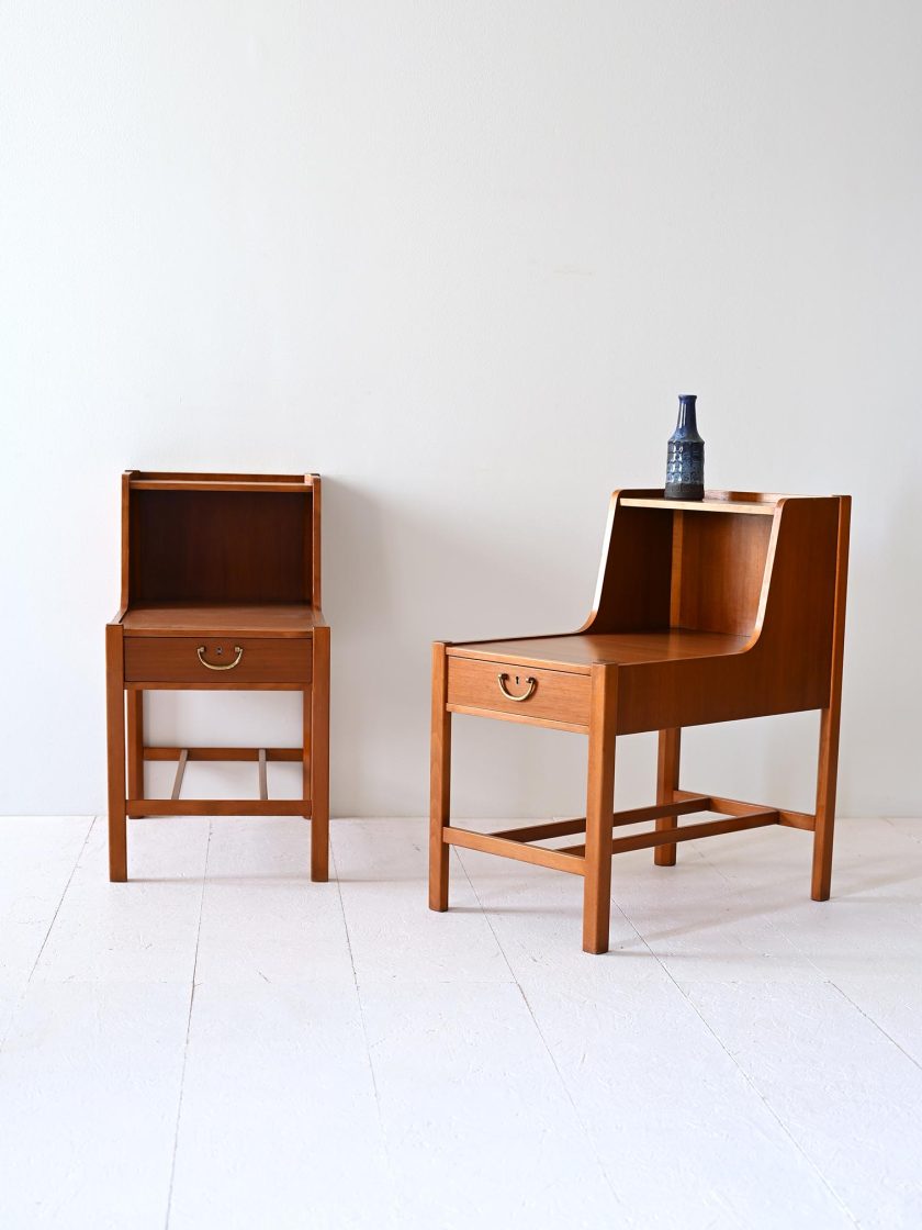 Comodini scandinavi anni '60 con piano doppio-a