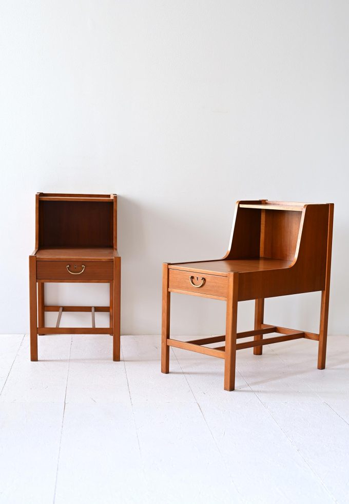 Comodini scandinavi anni '60 con piano doppio-b