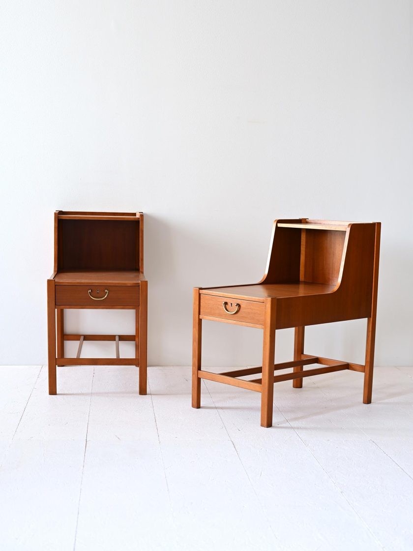 Comodini scandinavi anni '60 con piano doppio-b