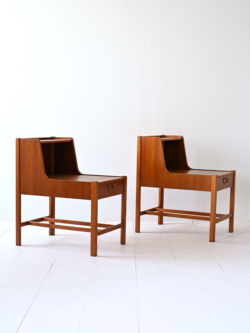 Comodini scandinavi anni '60 con piano doppio-c