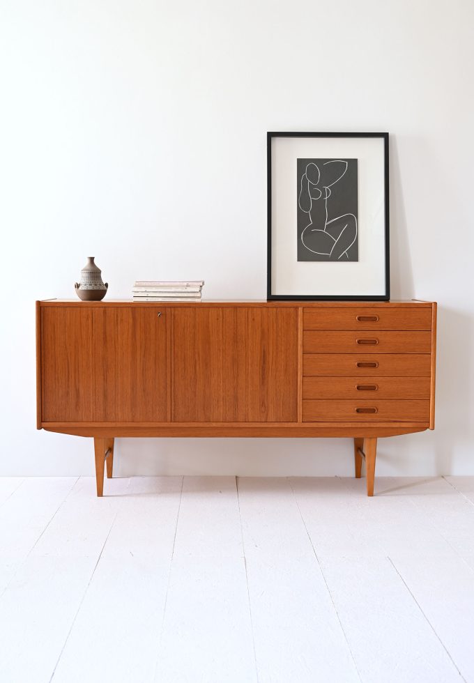 Sideboard scandinavo con cassetti-a