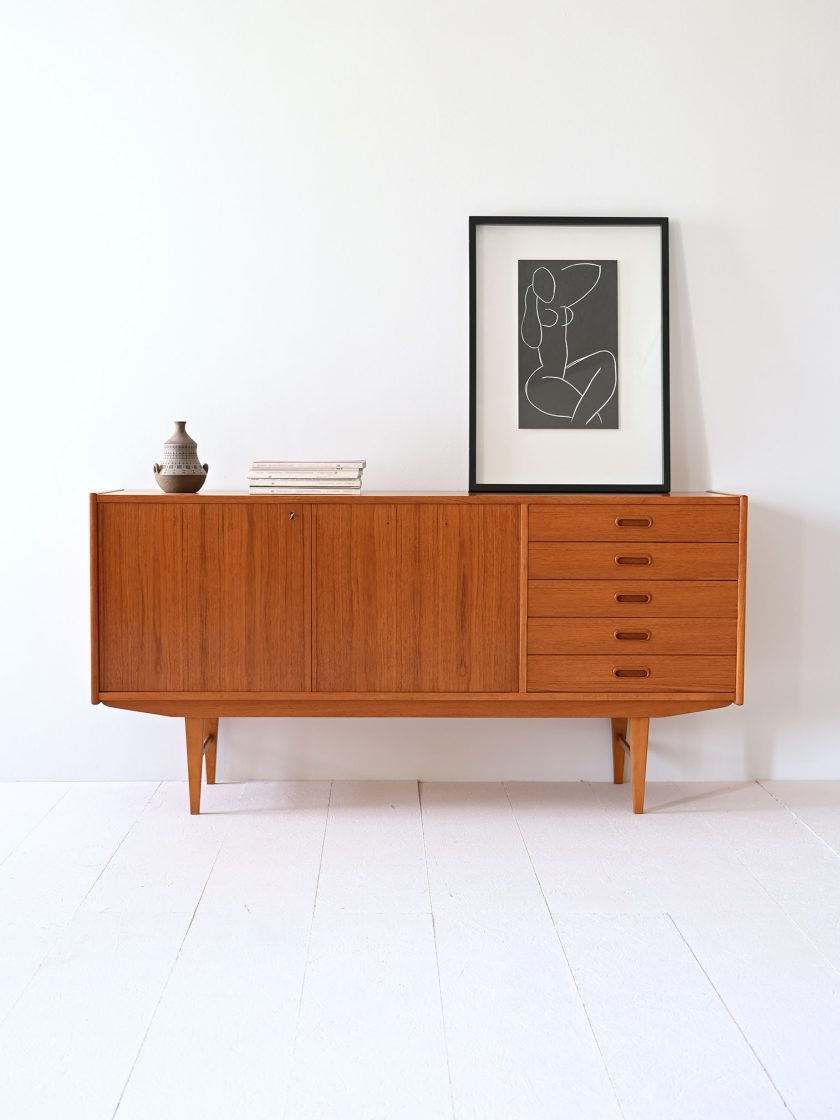 Sideboard scandinavo con cassetti-a