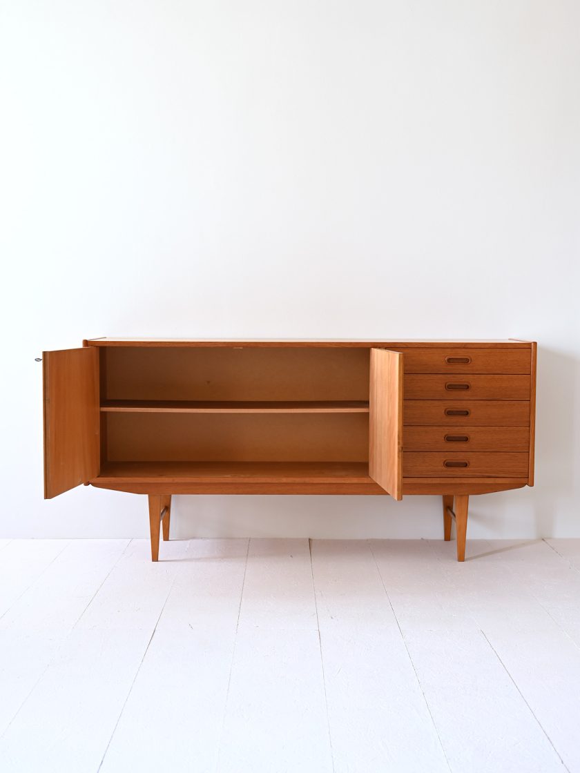 Sideboard scandinavo con cassetti-c