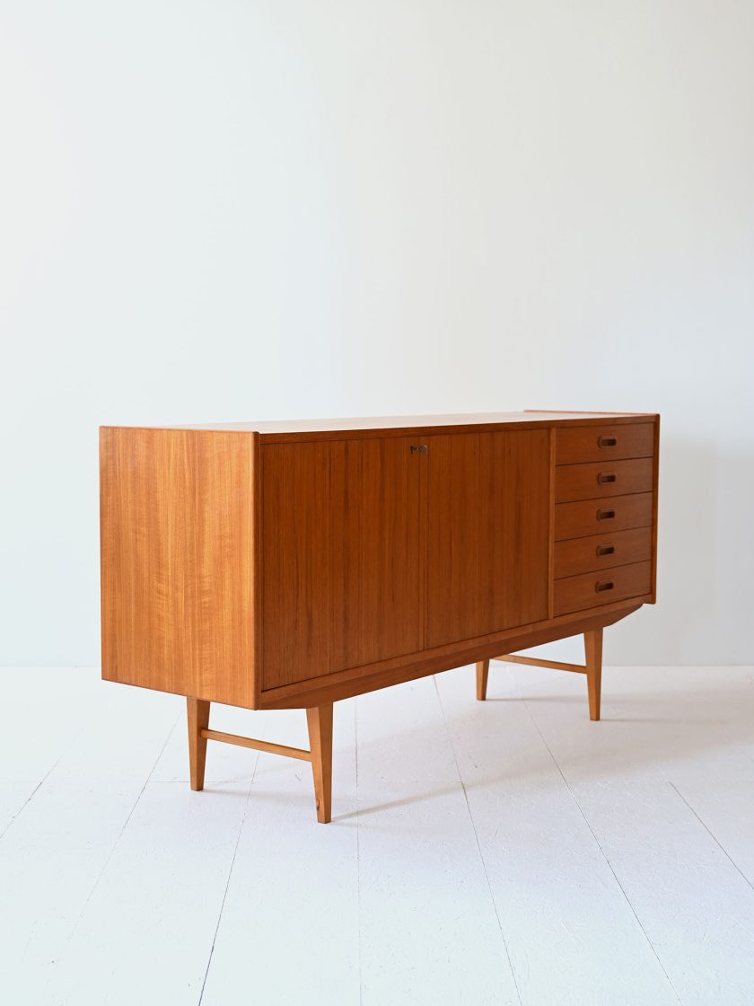 Sideboard scandinavo con cassetti-d