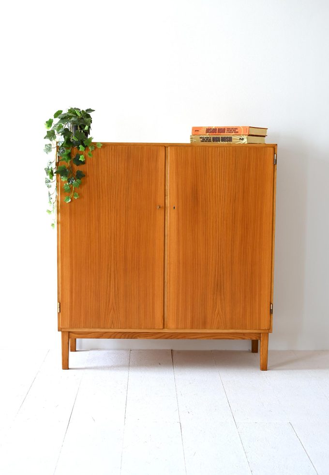 Credenza vintage con ante a battente-a