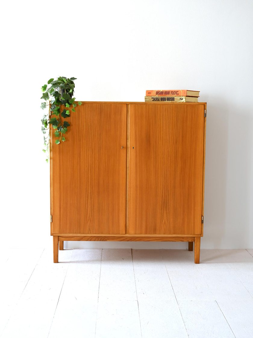 Credenza vintage con ante a battente-a