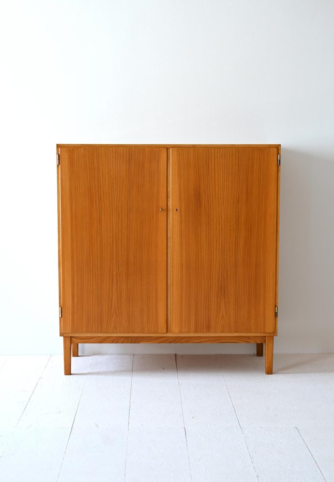 Credenza vintage con ante a battente-b