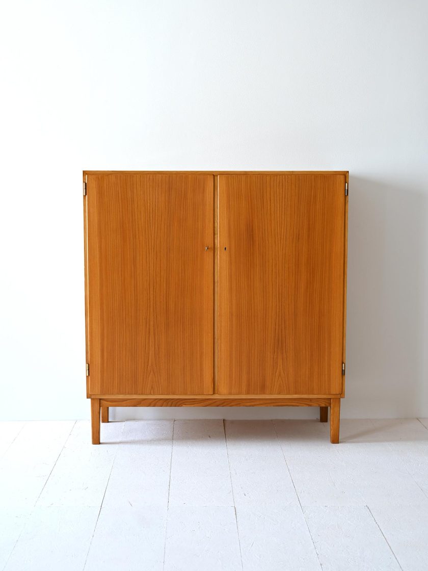 Credenza vintage con ante a battente-b